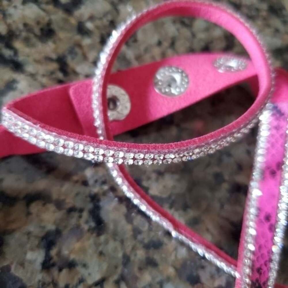Pink wrap button bracelet - Picture 3 of 5